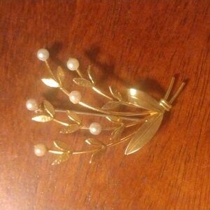 Vintage Krementz gold/gold-filled faux-pearl Leaf Brooch